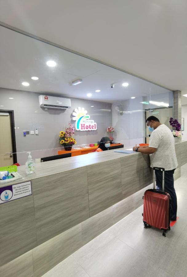 Mornings Hotel 숭가이페타니 외부 사진